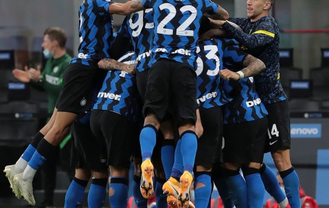 九游体育官网-冲浪赛场再起风云：河套风暴队读秒绝平徽州烈马队，新援首秀制胜边后卫成为亮点的简单介绍