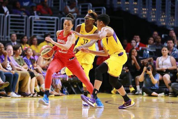 摩托车赛常规赛上演强强对话，洞庭貔貅队淘汰对手吴越灰熊队，战术调整见效；本土核心状态回升